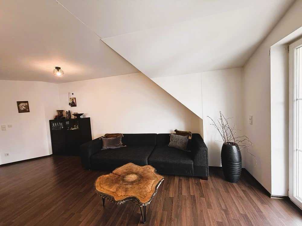 3-Zimmer-Dachgeschosswohnung mit Küche und Balkon