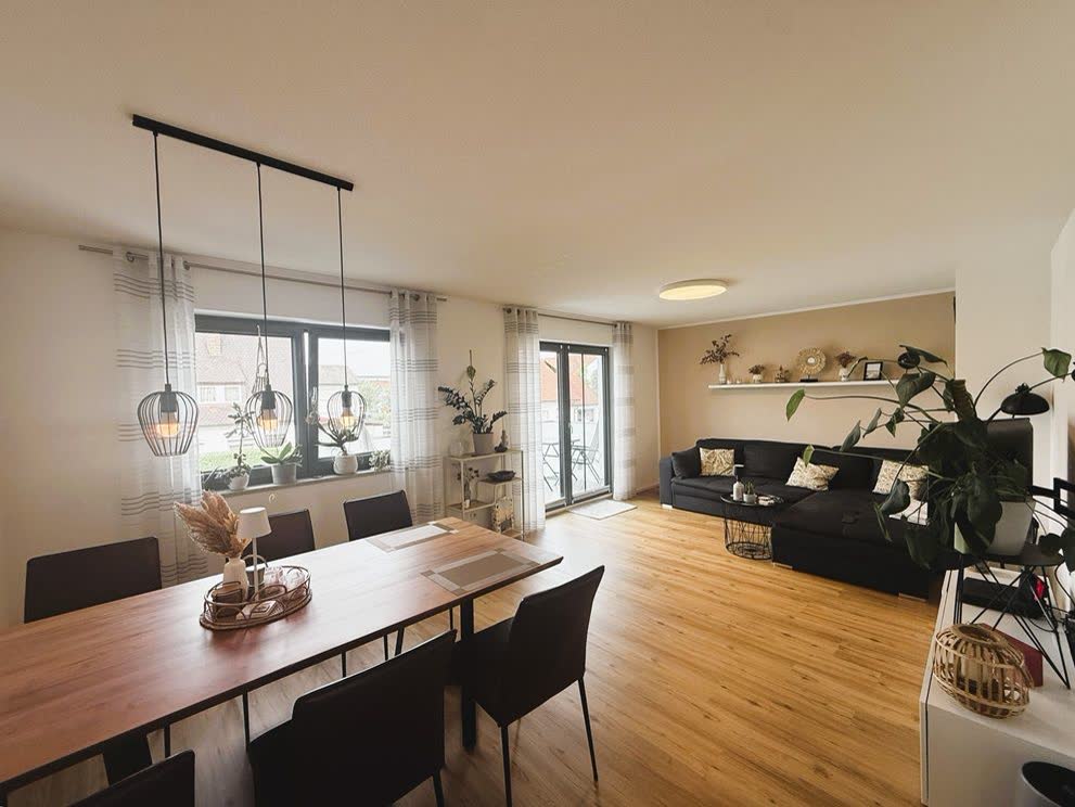 Großzügige 2-Zimmerwohnung mit Aufzug, Küche und Tiefgarage